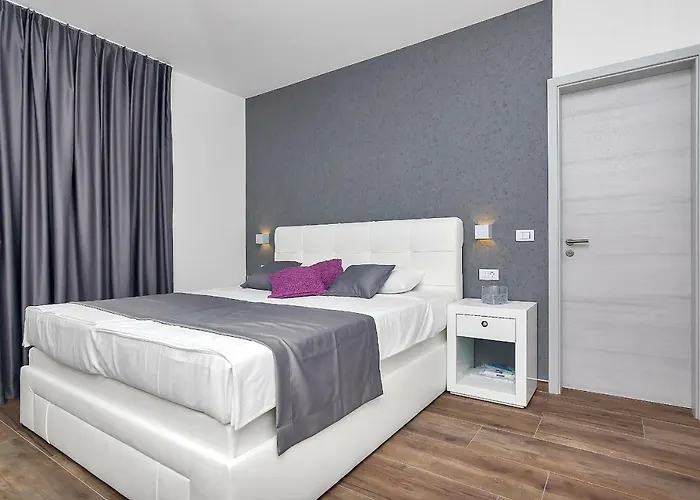 Selina - Nera * Makarska