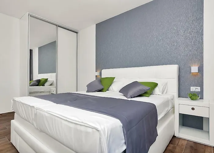 Selina - Nera Makarska