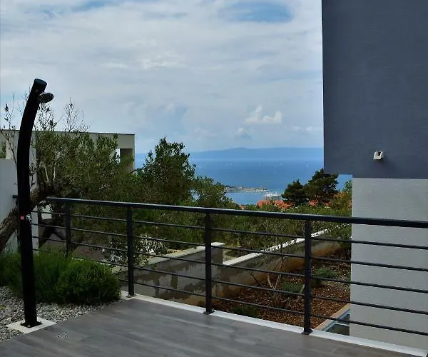 Selina - Nera Makarska