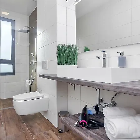 Selina - Nera Makarska