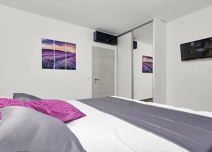 Selina - Nera Vila *